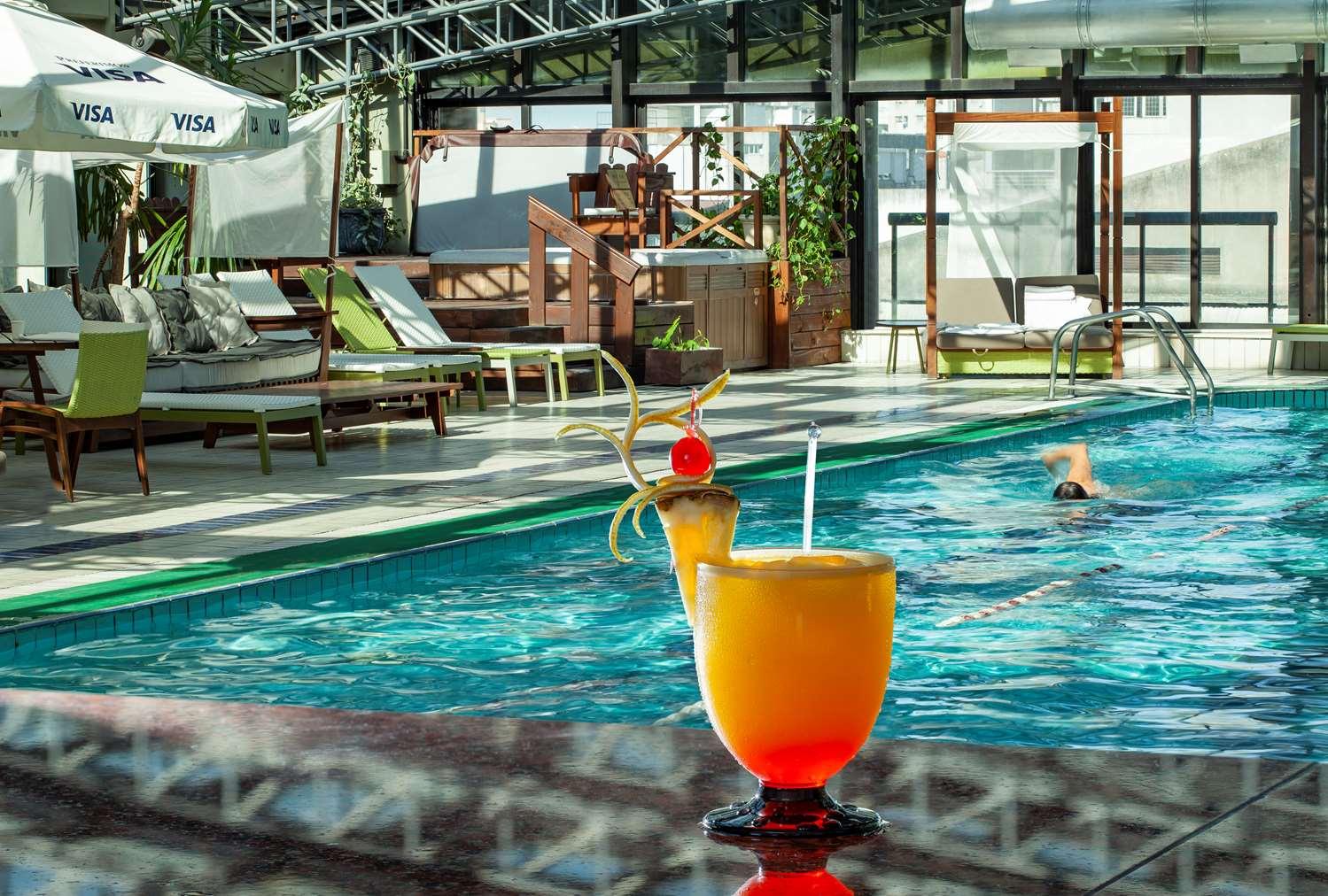 Vista Piscina Radisson Montevideo Victoria Plaza