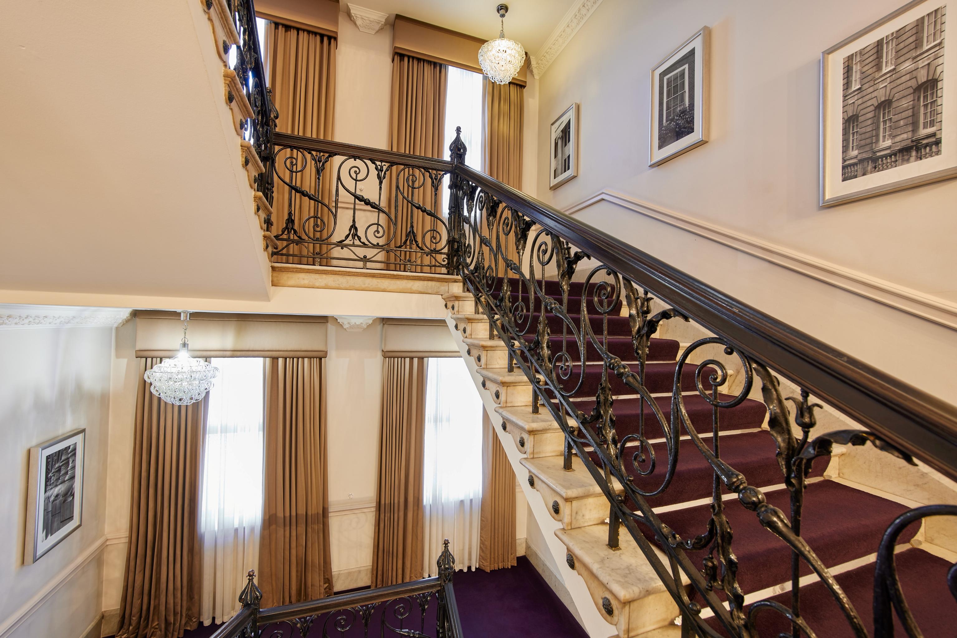 Vista Lobby Thistle London Holborn