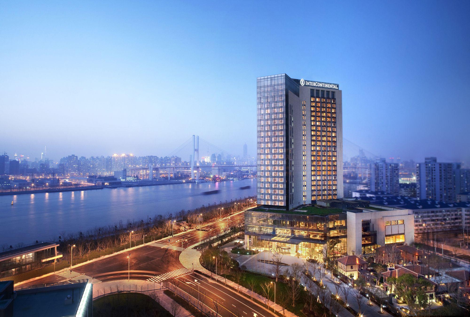 Vista da fachada InterContinental Shanghai Expo