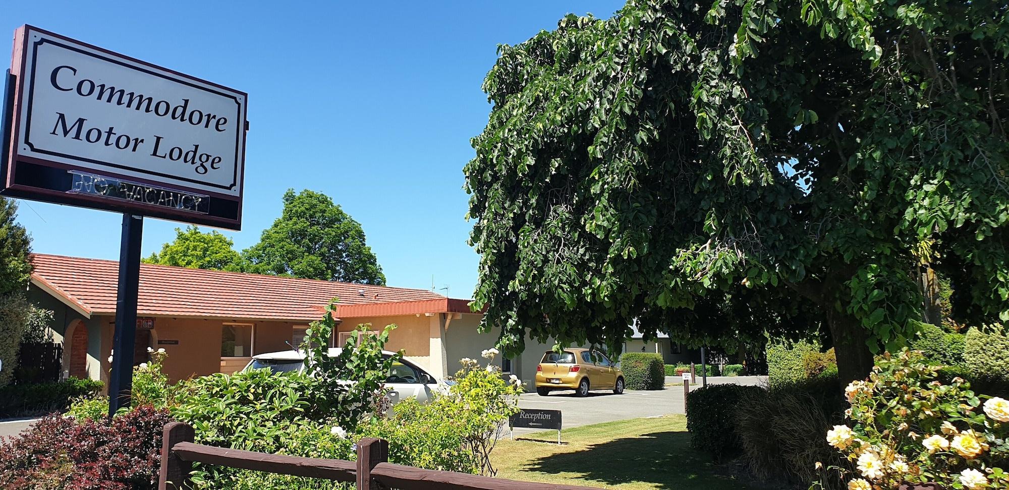 Varios Commodore Motor Lodge