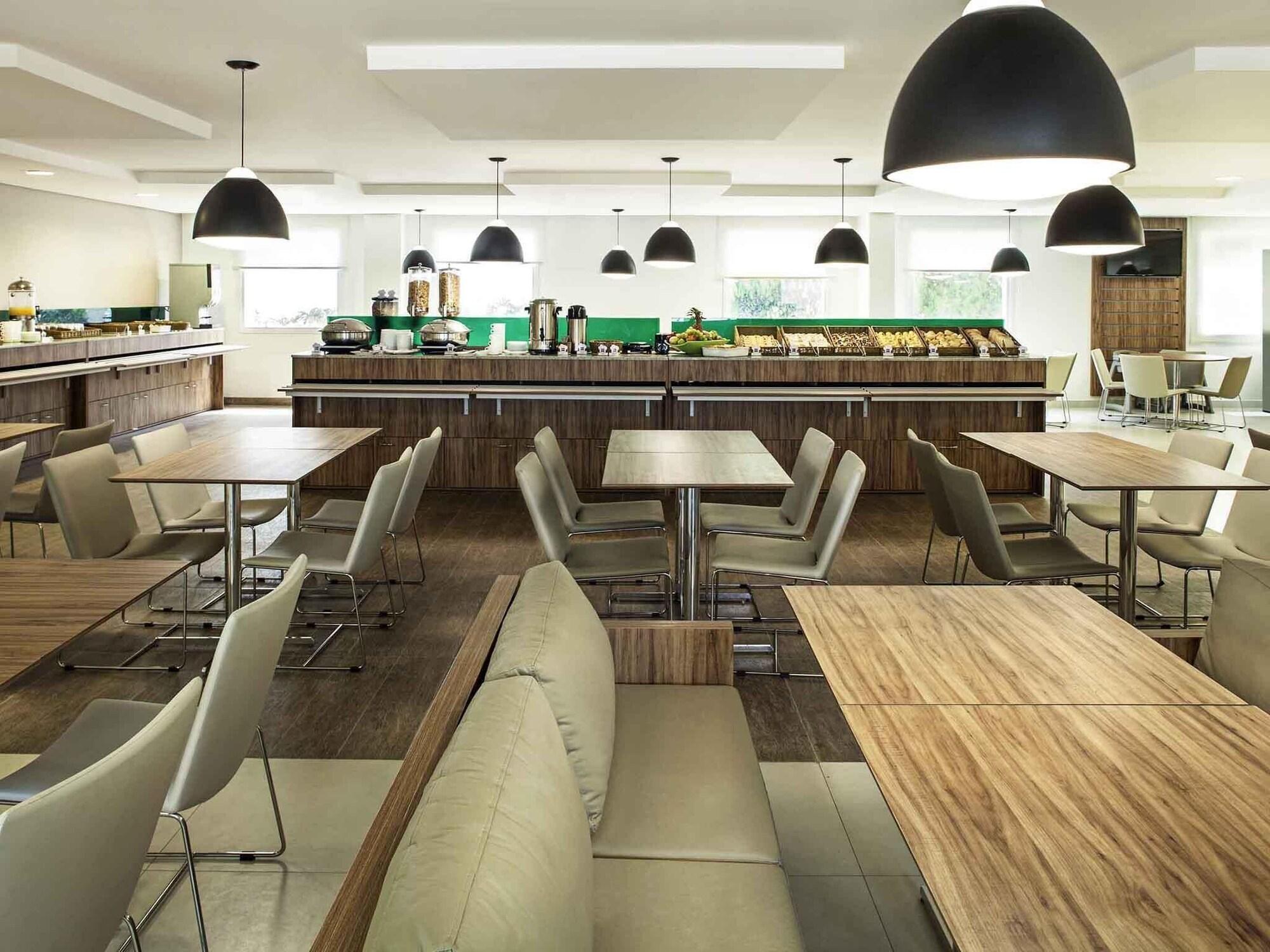 Bar/Salón Ibis Rio de Janeiro Parque Olimpico