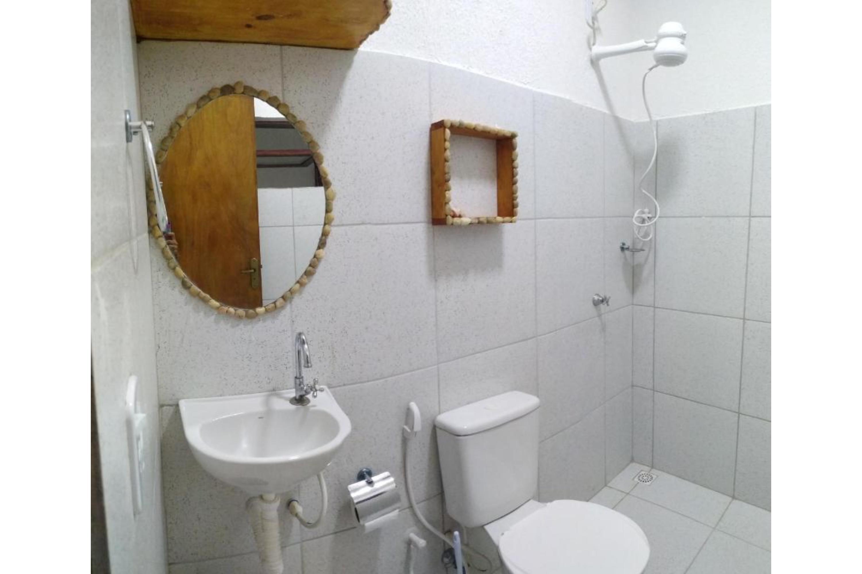 Baño OYO Hotel Das Pedras