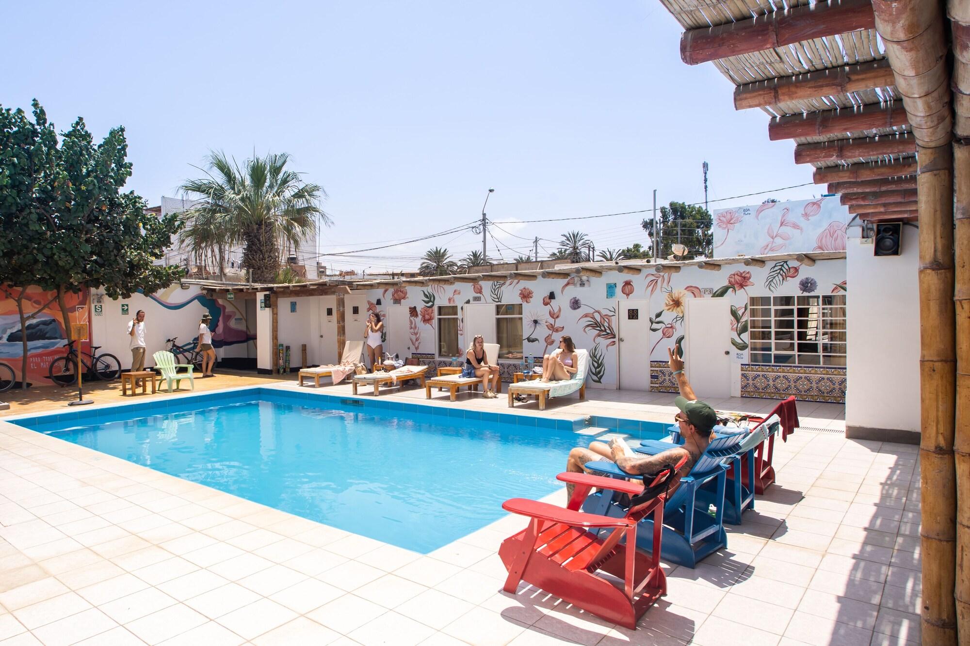 Vista Piscina Viajero Paracas Hostel
