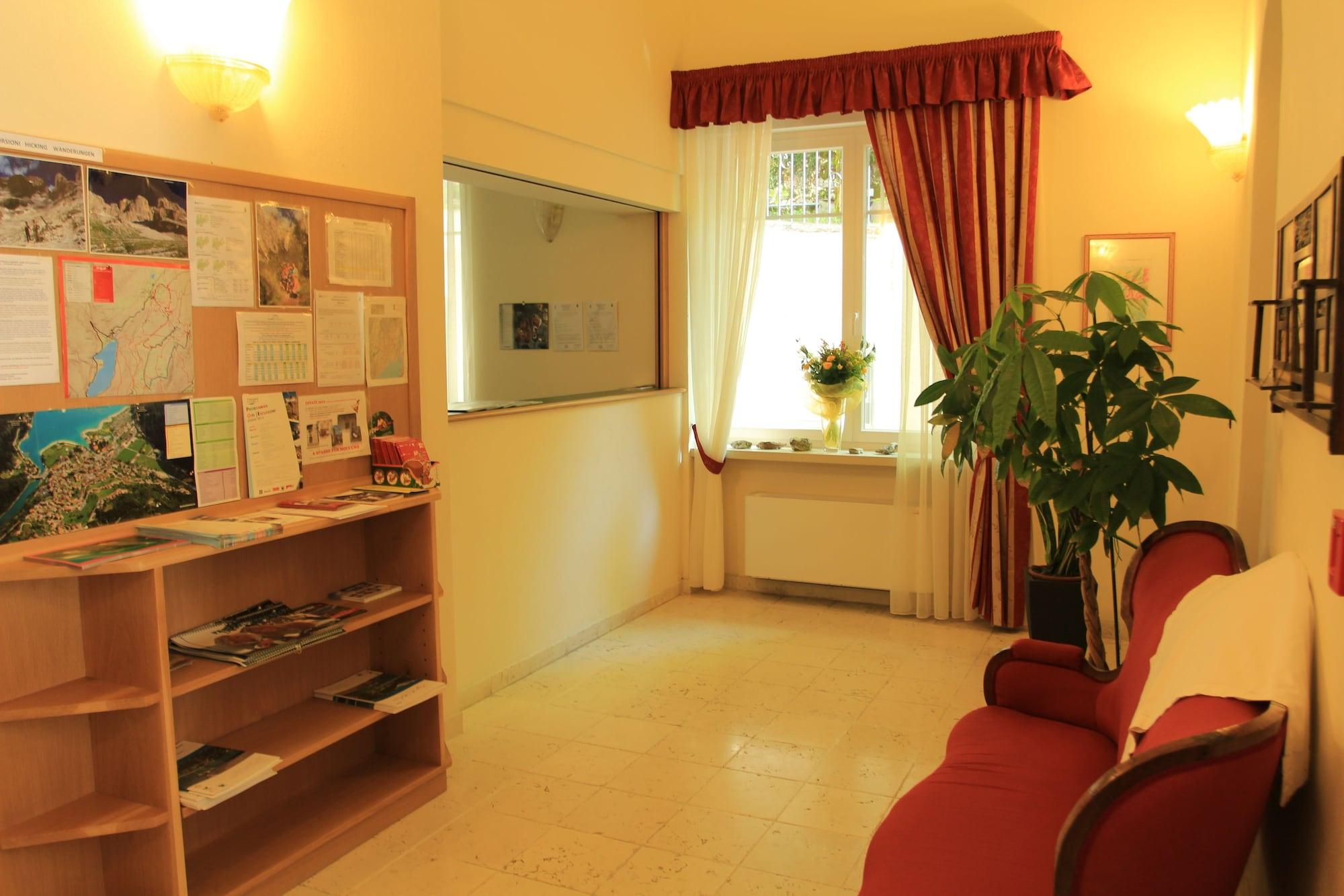 Vista Lobby Lago Park Hotel Molveno