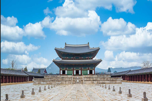 Actividad - Seoul’s Grand Legacy: Gyeongbokgung Palace, Bukchon Hanok, and Gwangjang Market