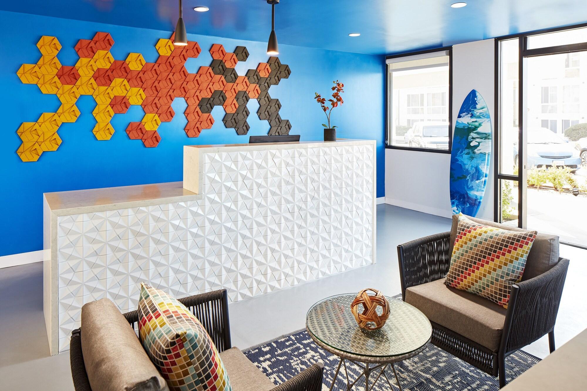 Vista Lobby Pacific View Inn