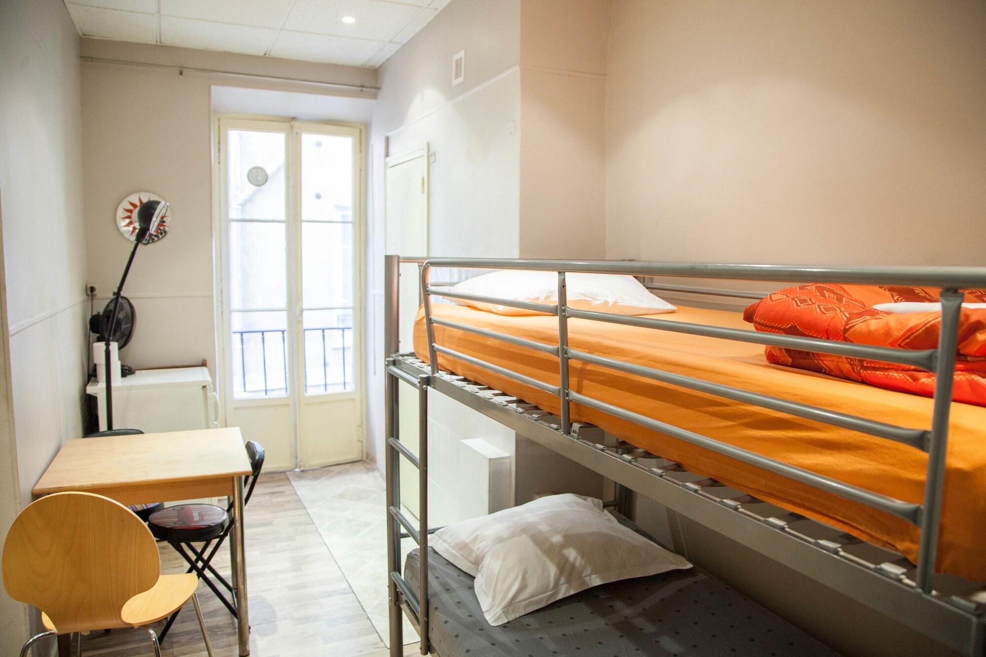 Varios Victoria House - Hostel