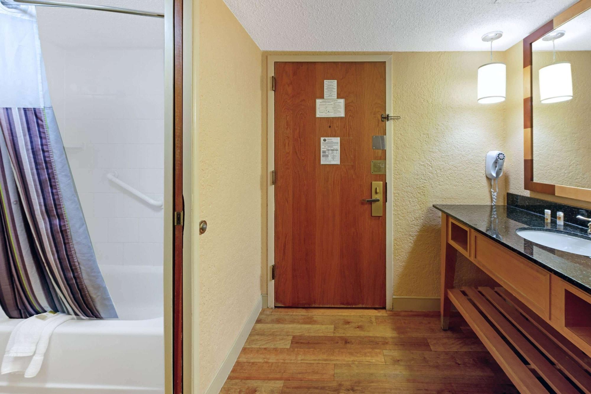 Equipamiento de Habitación La Quinta Inn & Suites by Wyndham Coral Springs South