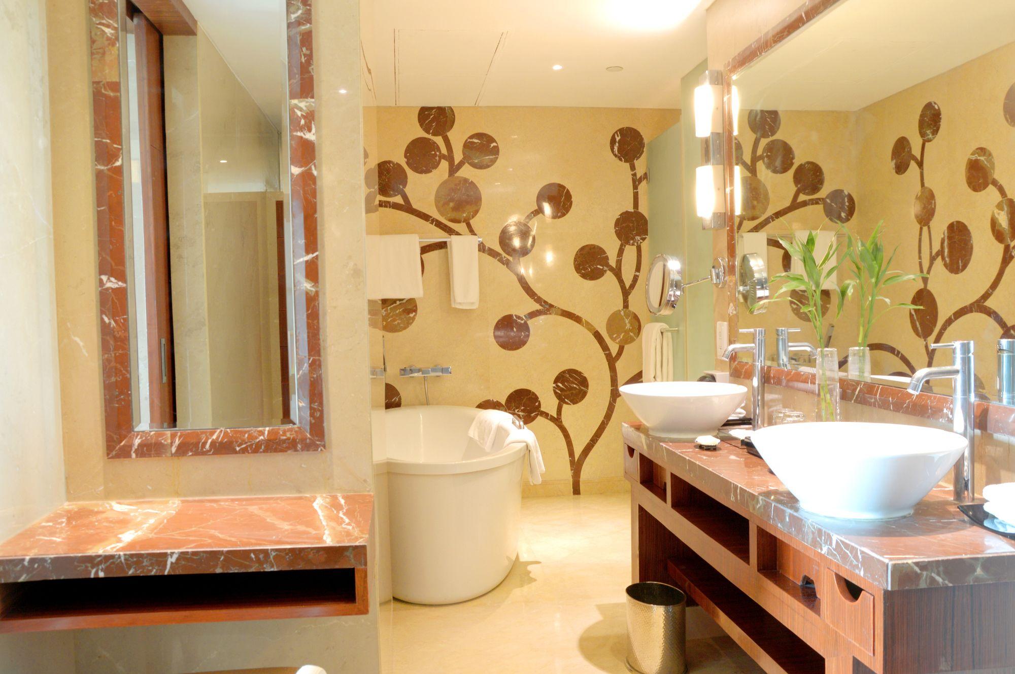 Guest room amenity Crowne Plaza Hotel New Delhi Okhla