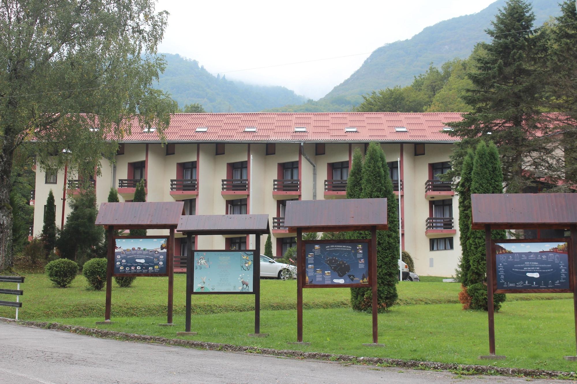 Vista Exterior Hotel Mladost