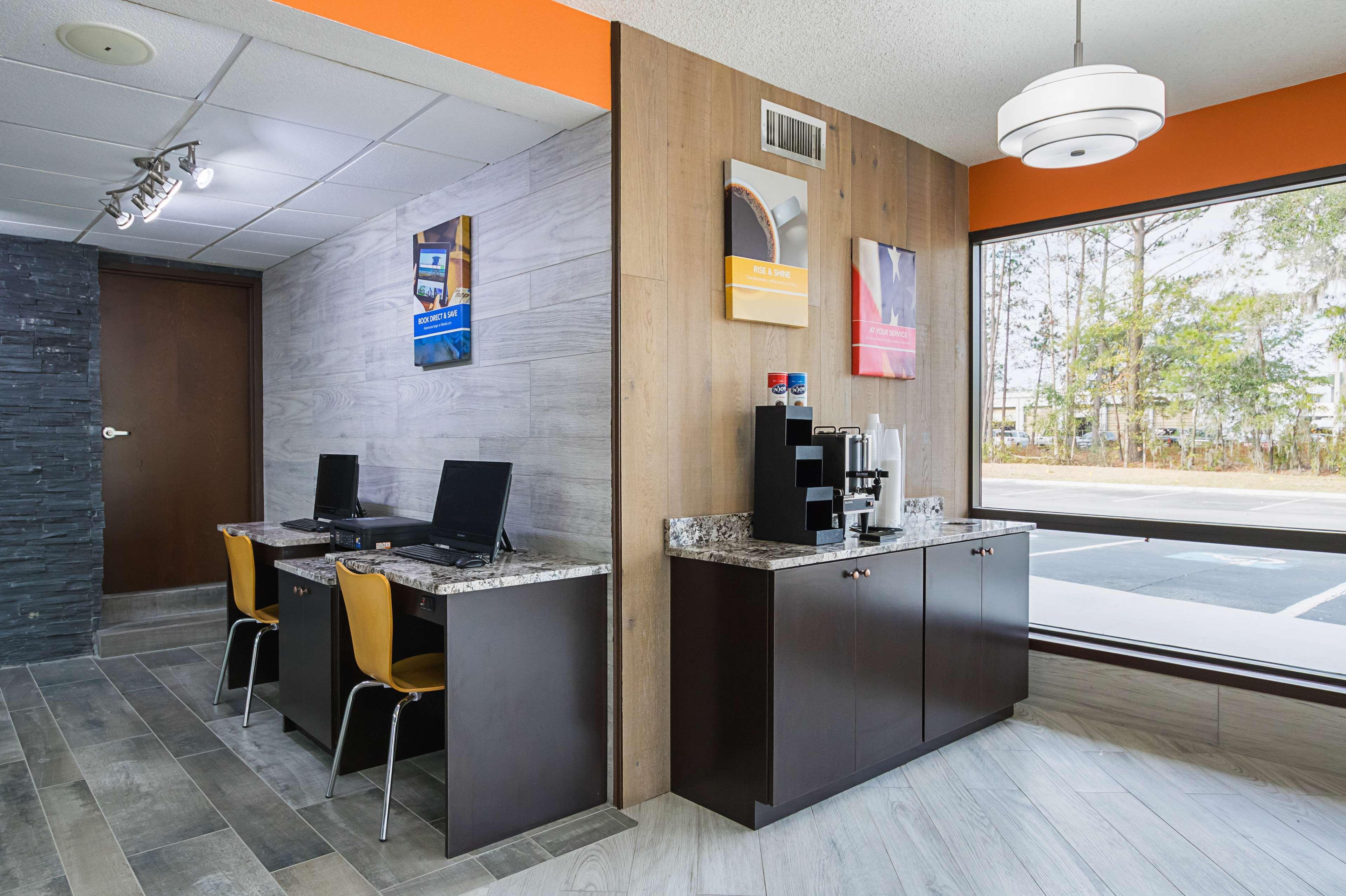 Bar/Salón Motel 6 Savannah Midtown
