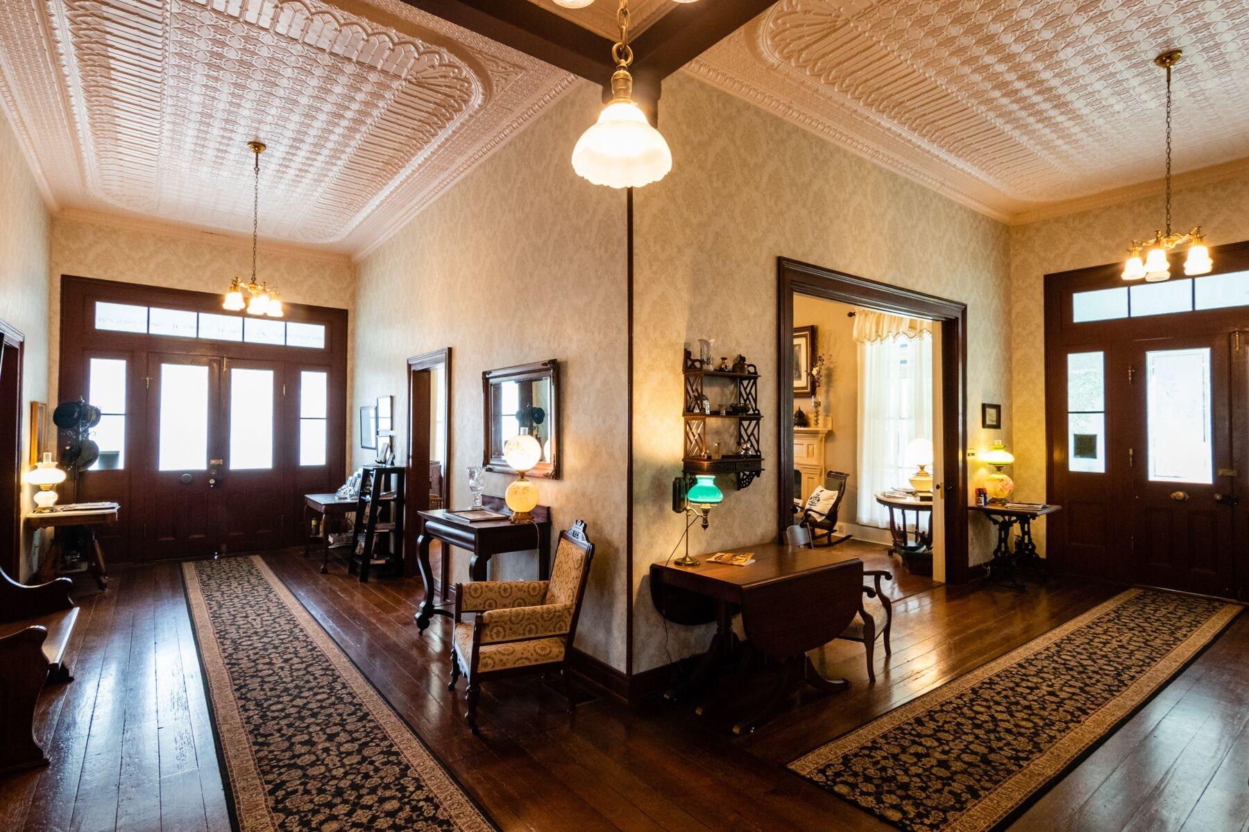 Vista Lobby Kennedy Manor B&B