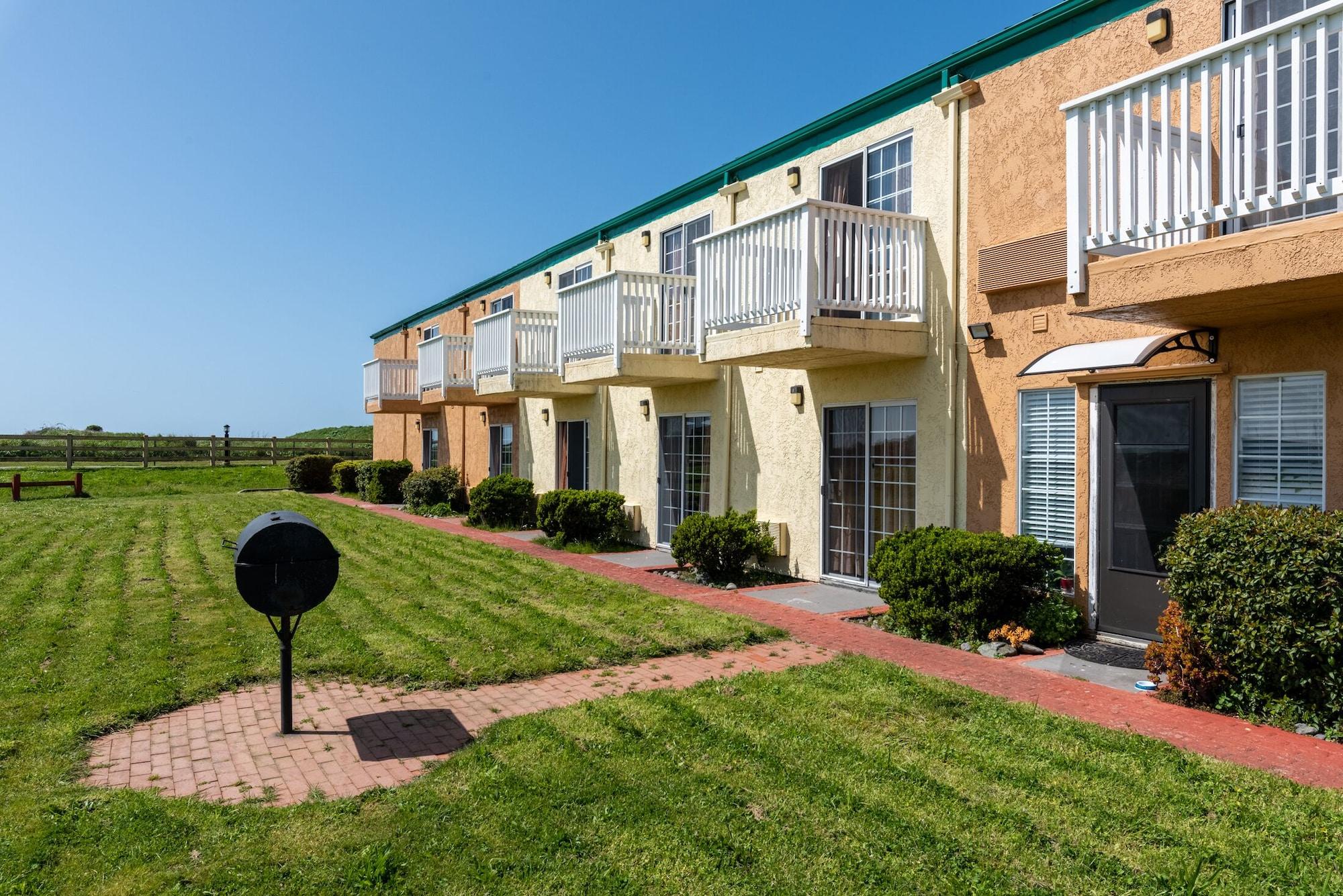Vista Exterior Quality Inn & Suites Crescent City Redwood Coast