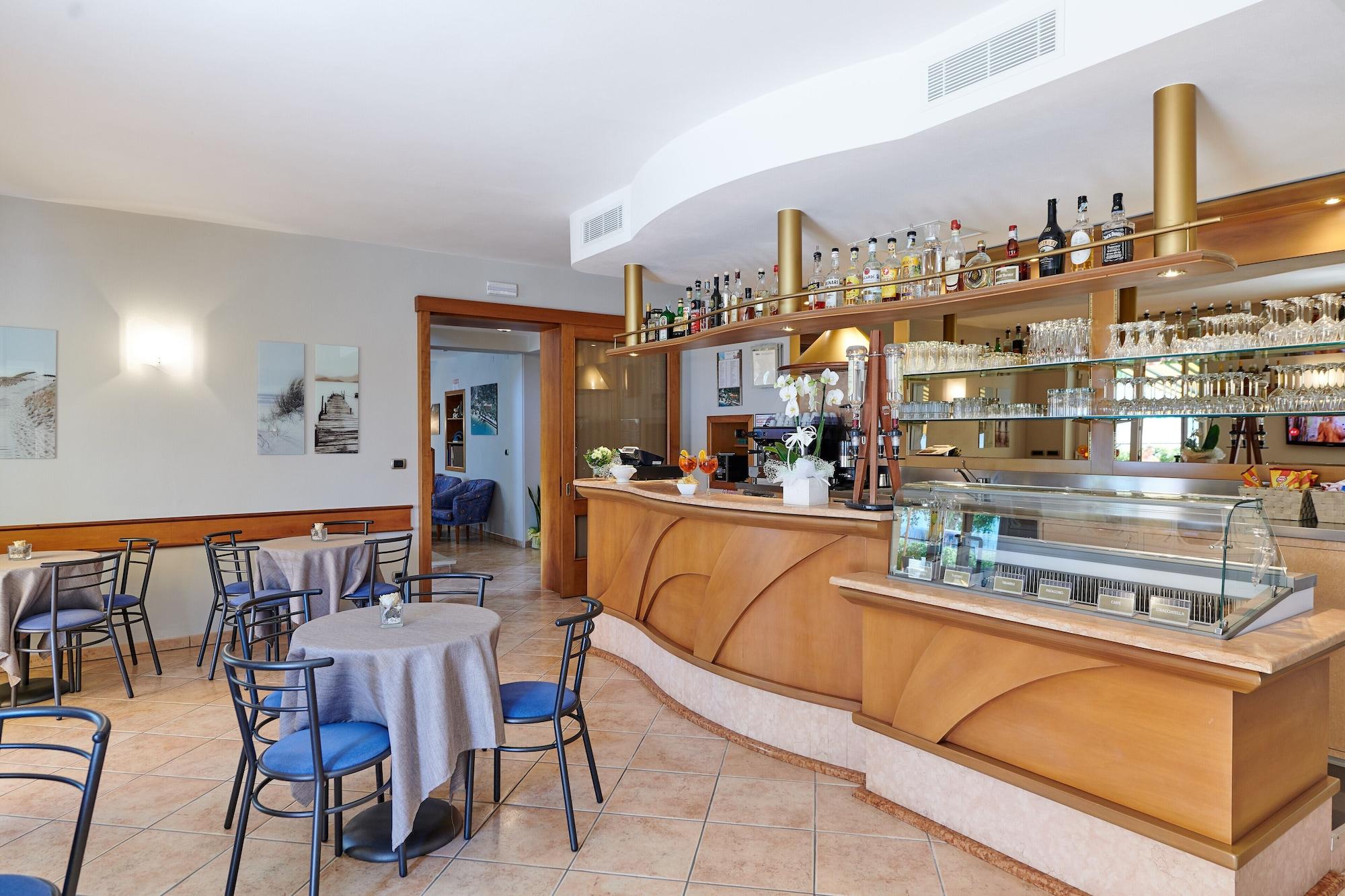 Bar/Salón Albergo Del Garda