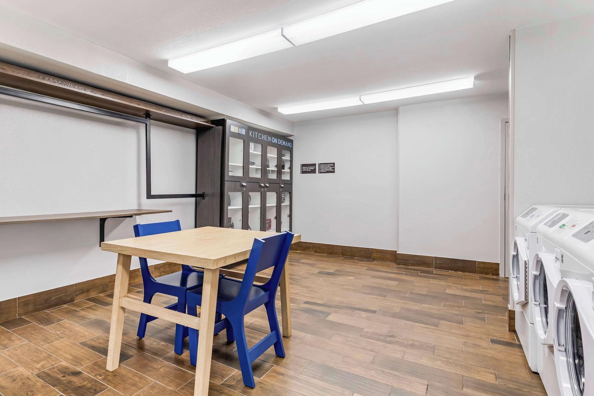 Varios Sonesta Simply Suites Baltimore BWI Airport