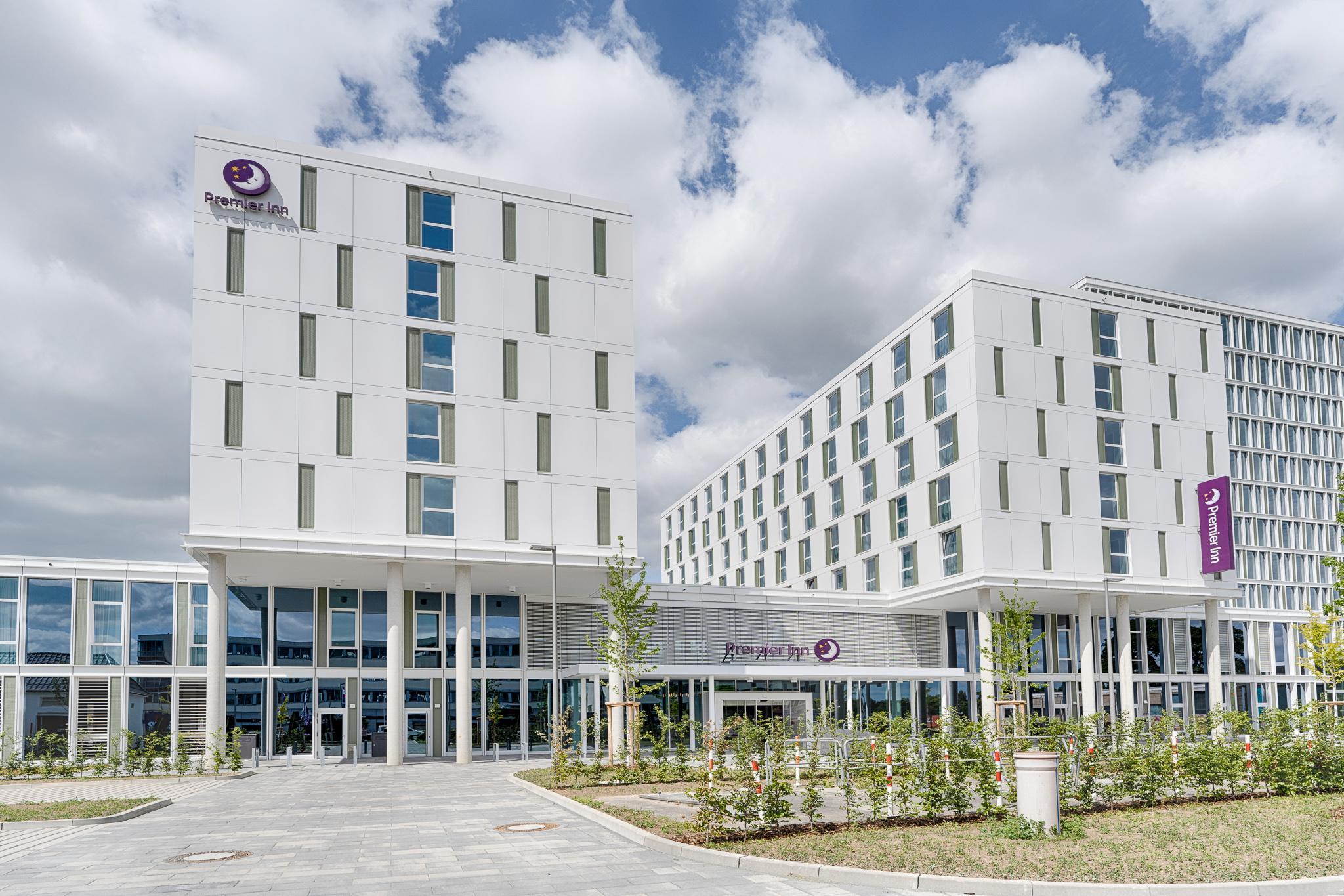 Vista Exterior Premier Inn Wolfsburg City Centre