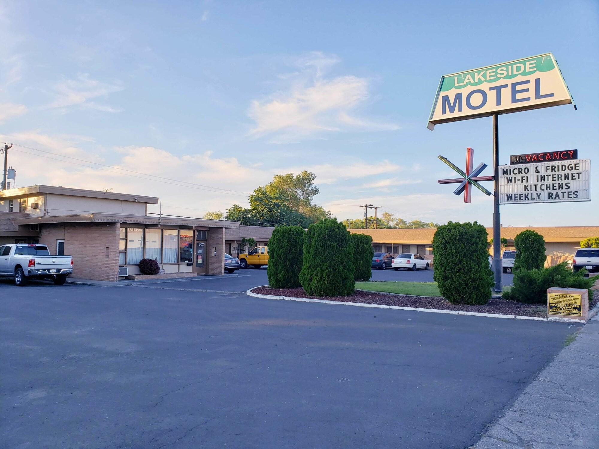 Varios Lakeside Motel