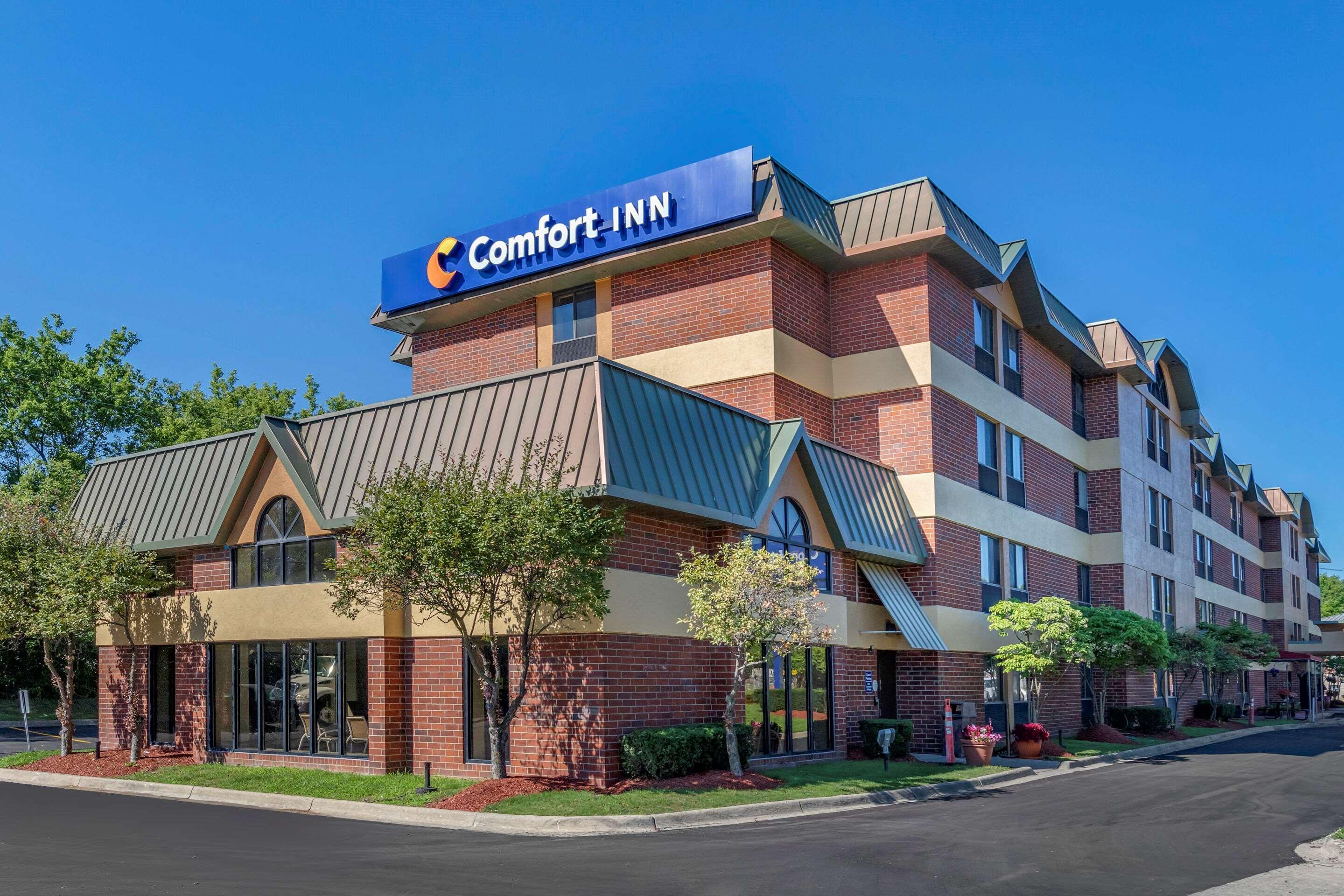 Vista Exterior Comfort Inn Near Greenfield Village