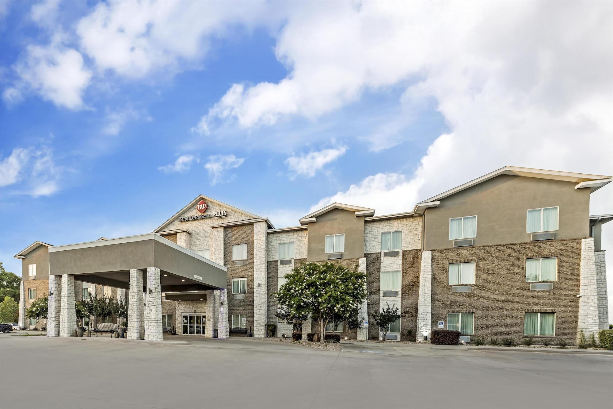 Vista Exterior Best Western Plus Sand Bass Inn & Suites