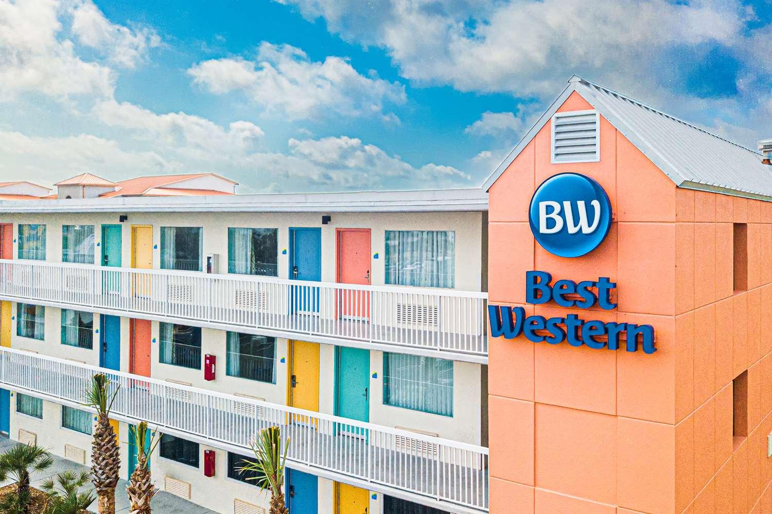 Vista Exterior Fairfield Inn & Suites by Marriott Pensacola Beach