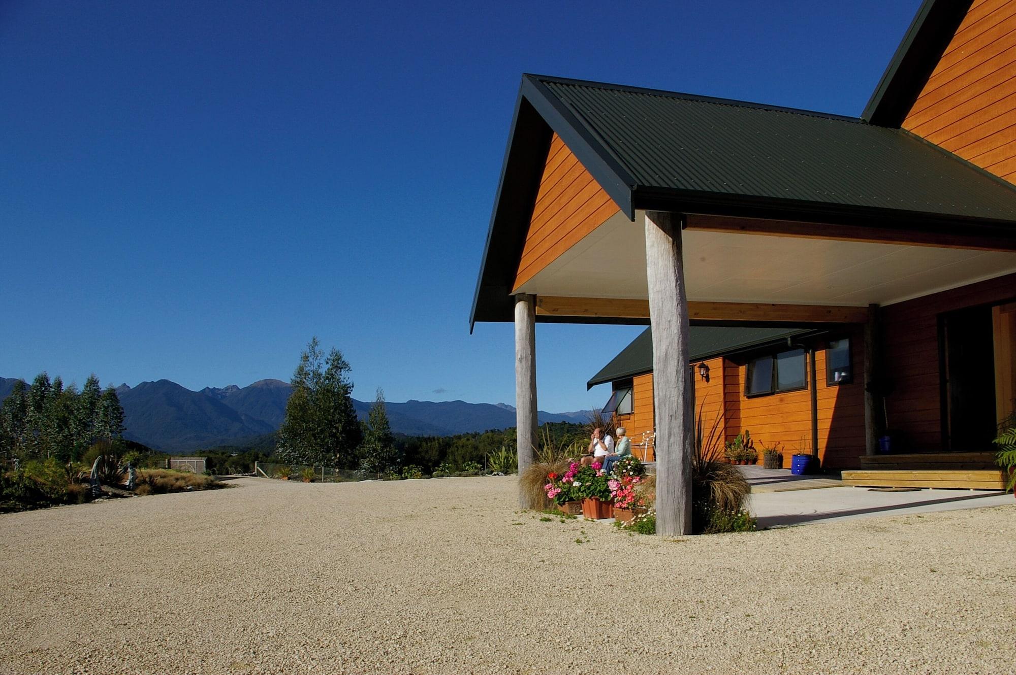 Varios Birds Ferry Lodge