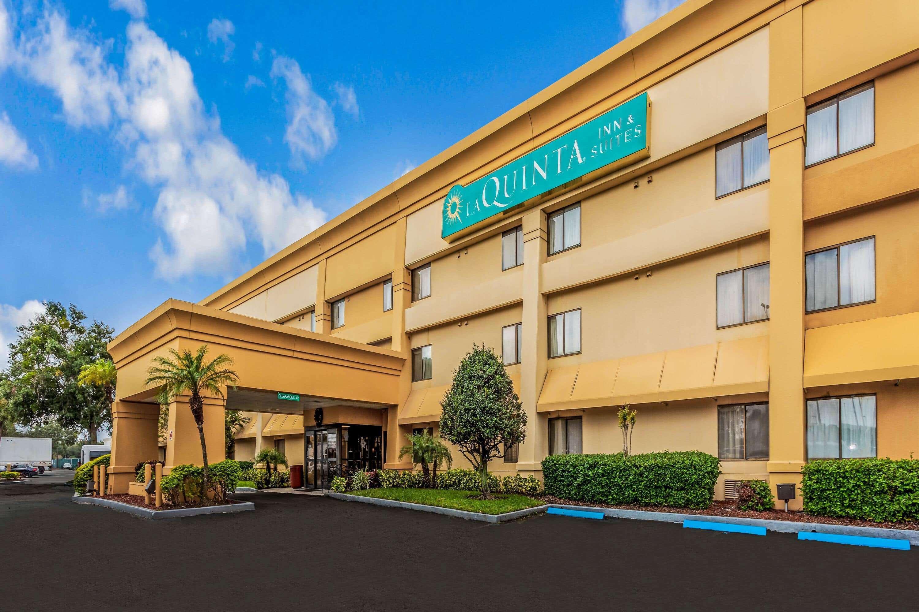 Vista Exterior La Quinta Inn & Suites by Wyndham Orlando South