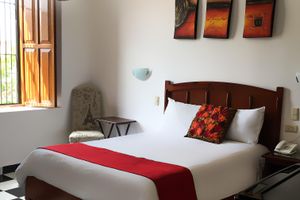 Alojamiento - Hotel Regis