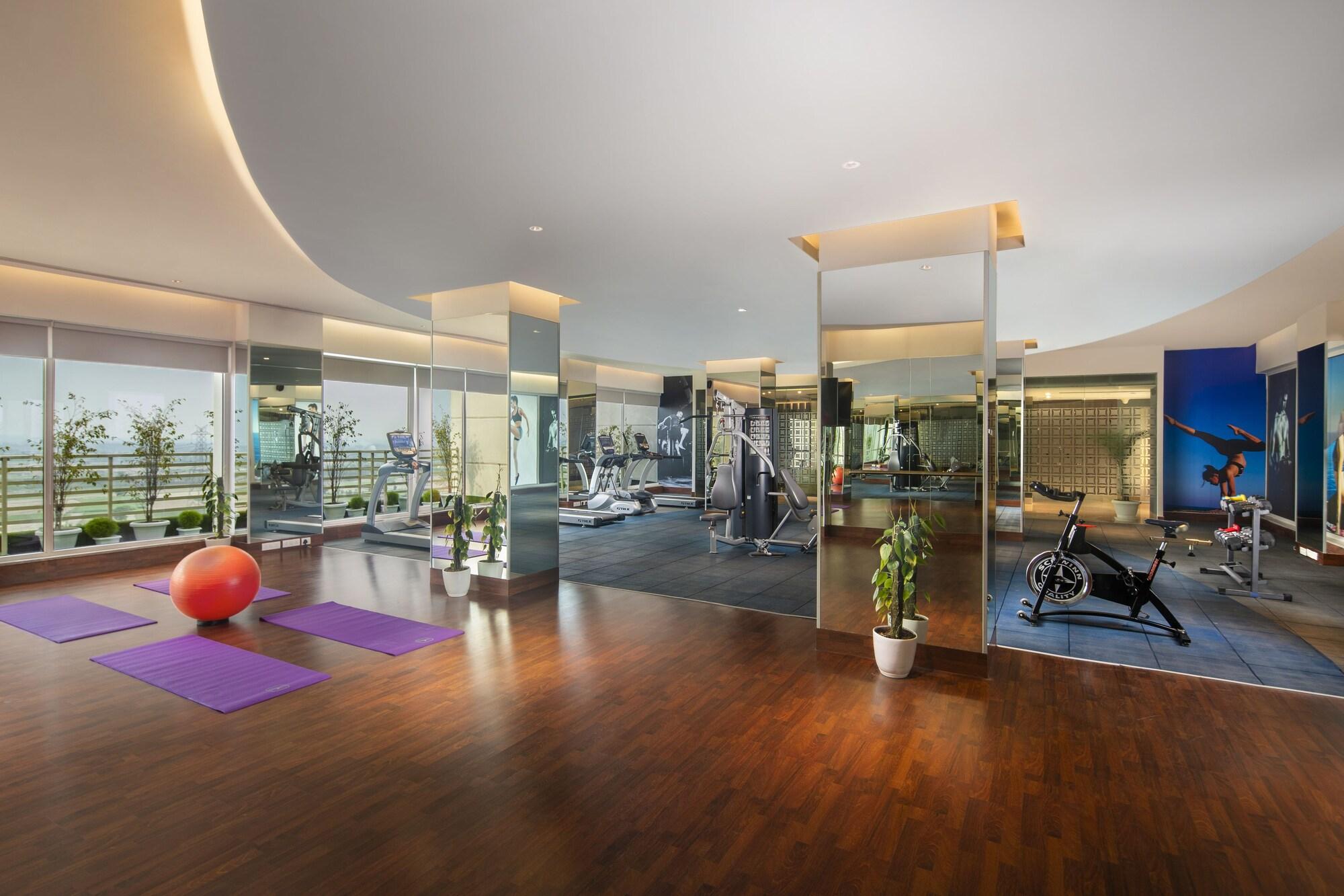 Gimnasio Sandal Suites Op. by Lemon Tree Hotels