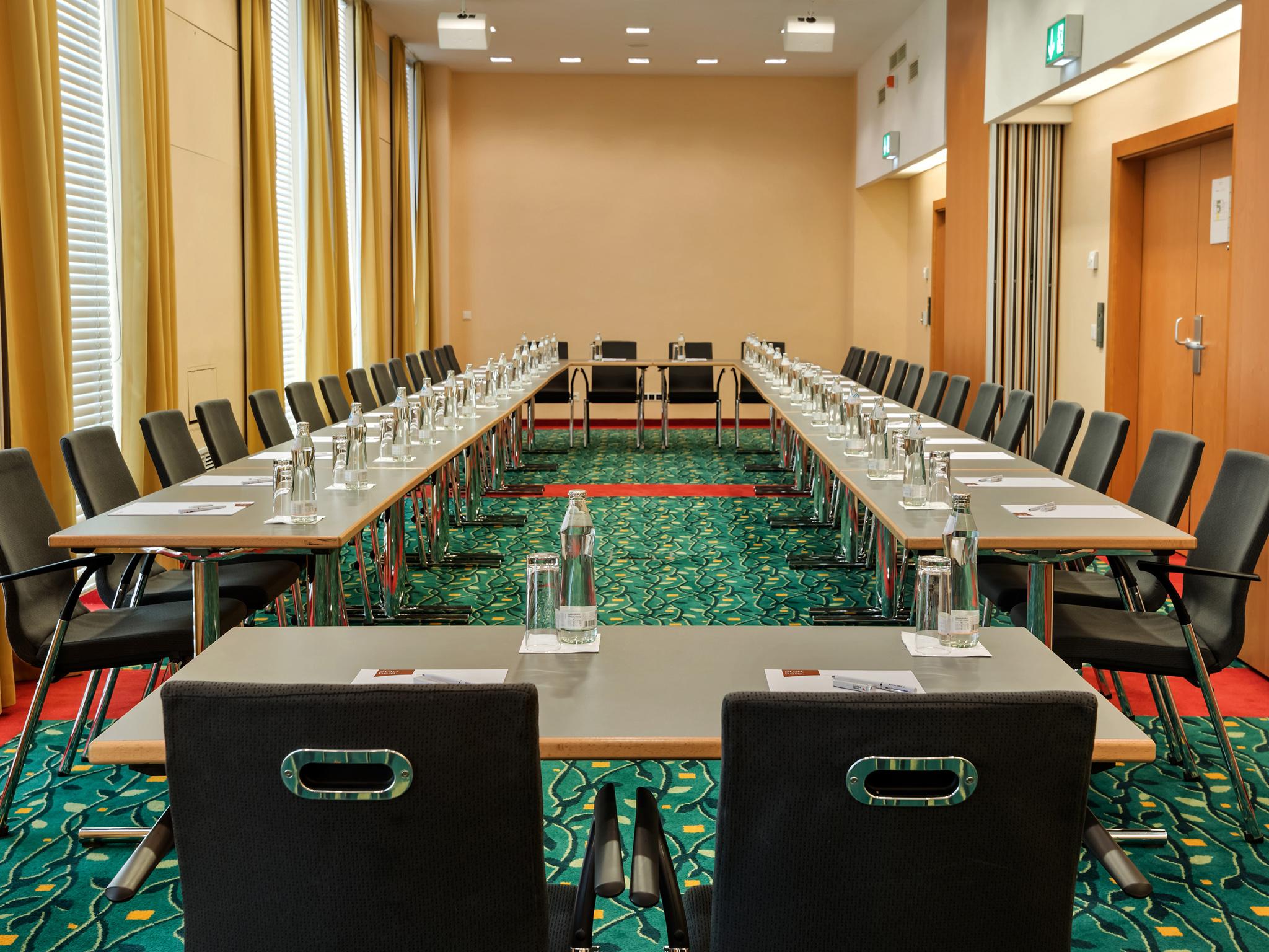 Centro de Negocios Quality Hotel Vienna