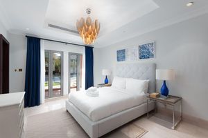 Alquiler Vacacional - Maison Privee - Palm Jumeirah Beach Front XL Villa w/Prvt Pool