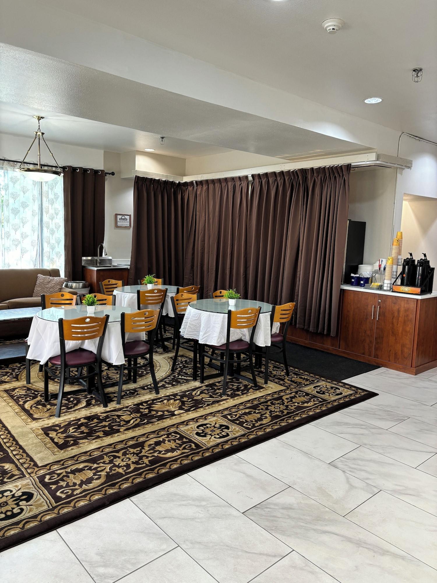 Restaurant Days Inn by Wyndham Seattle Aurora