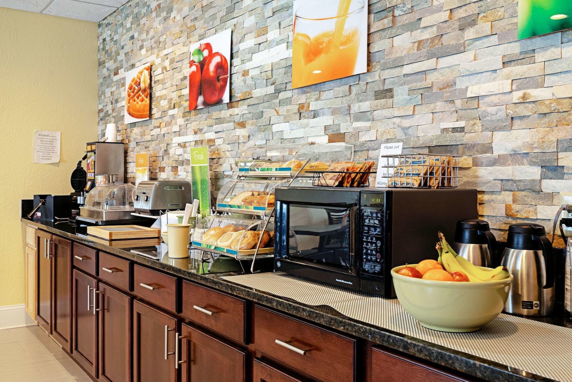 Restaurant Quality Inn & Suites Robbinsville