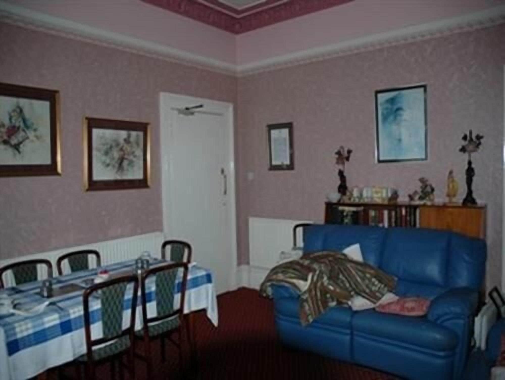 Varios Eglinton Guest House