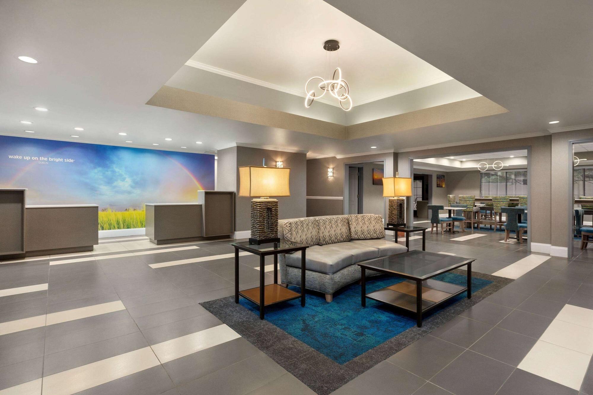 Vista Lobby La Quinta Inn & Suites by Wyndham Dublin