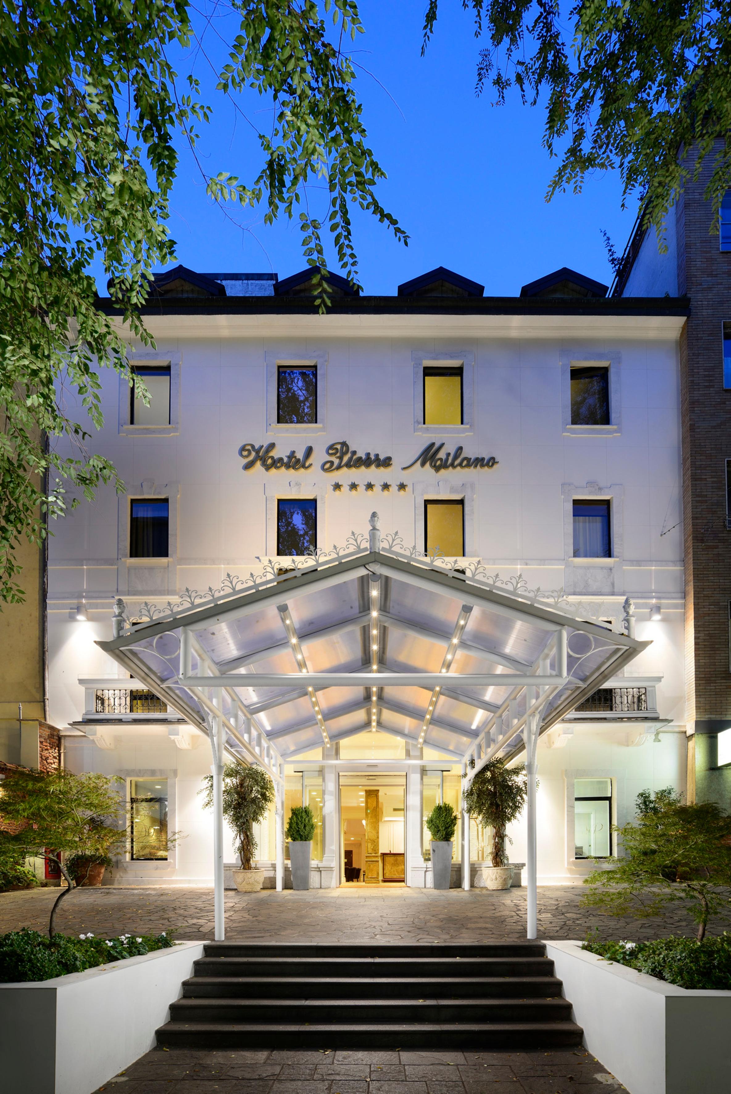 Vista Exterior Hotel Pierre Milano
