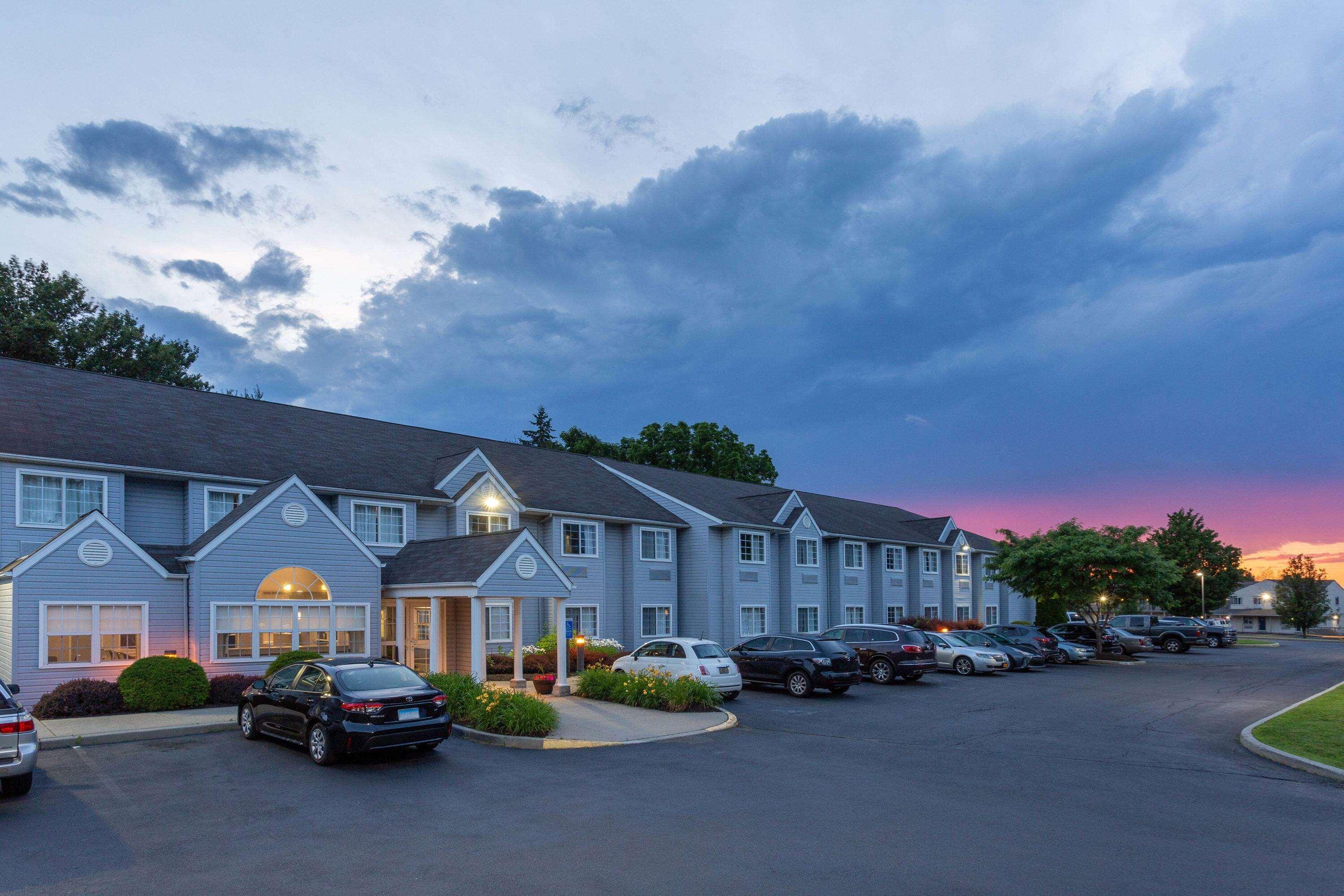 Vista Exterior Microtel Inn & Suites By Wyndham Bethel/Danbury