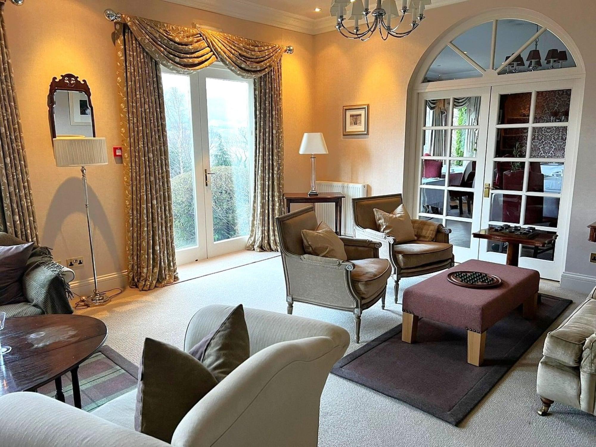 Bar/Salón Loch Ness Lodge