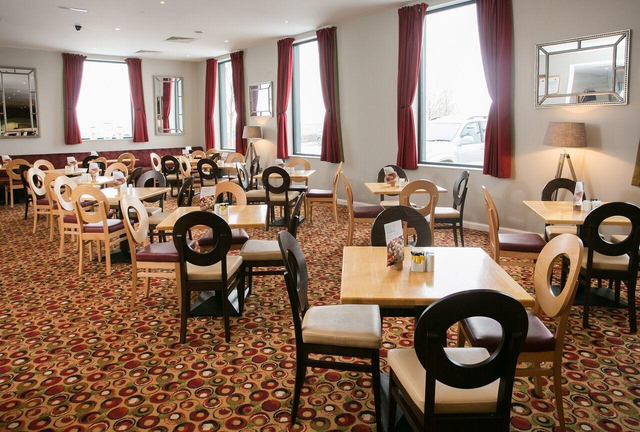 Restaurant Holiday Inn Express Antrim by IHG