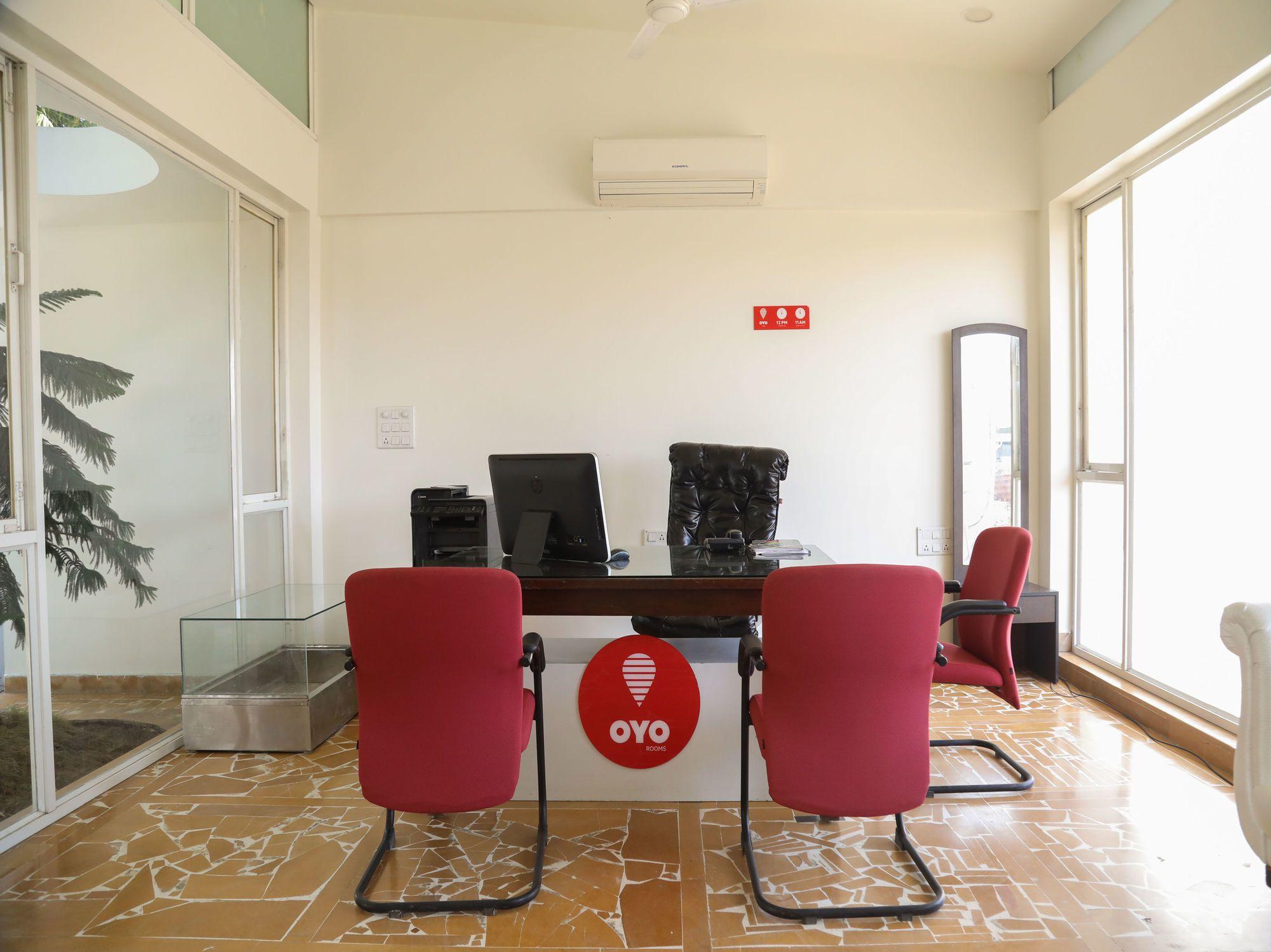 Vista do lobby OYO 11889 White Hall