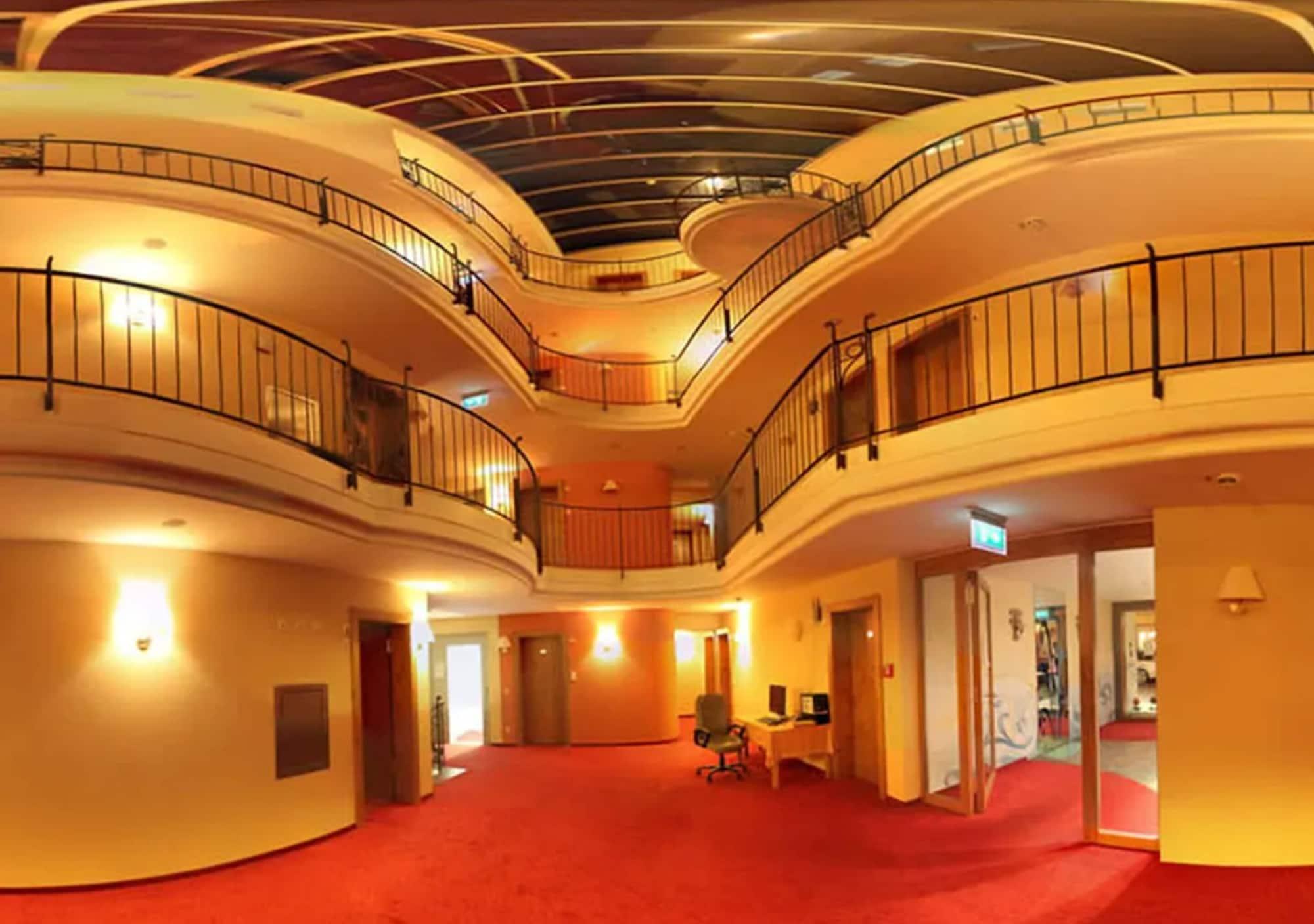 Vista Lobby Hotel Plankl