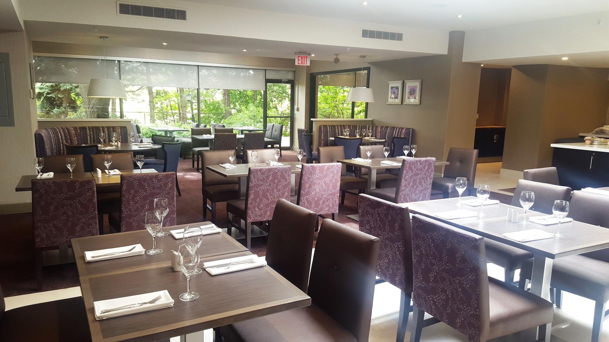Restaurant Holiday Inn Toronto - Int'l Airport by IHG