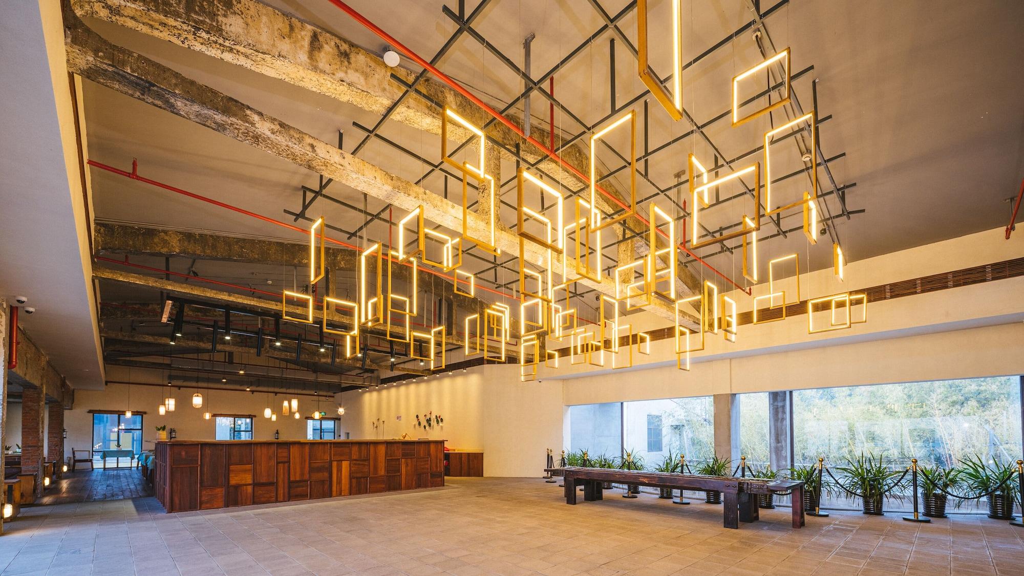 Vista Lobby Ramada Encore by Wyndham Shanghai Pudong Airport