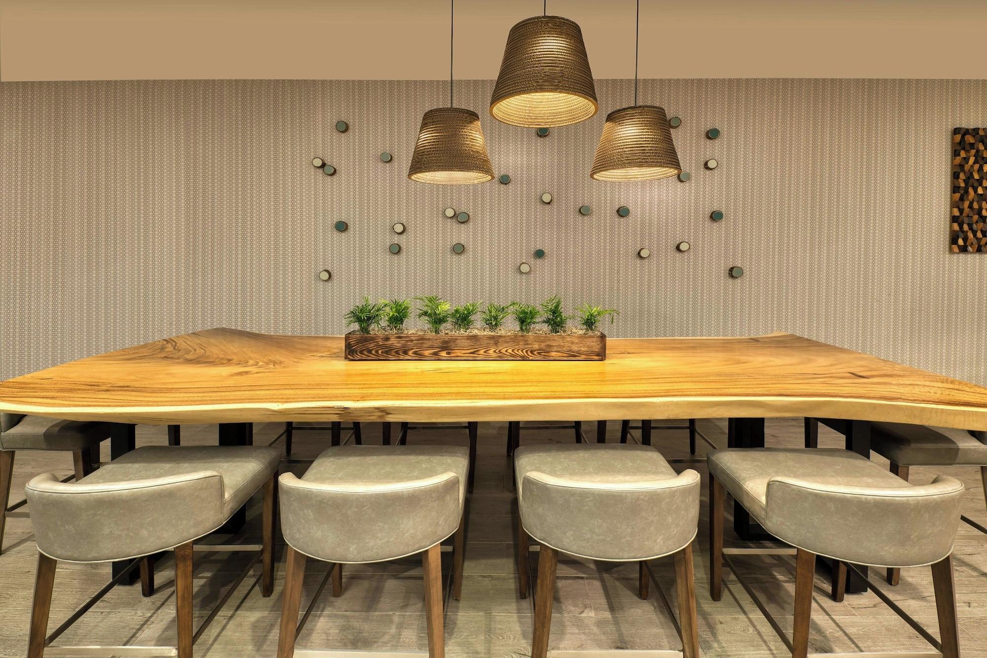Restaurant Element Toronto Airport