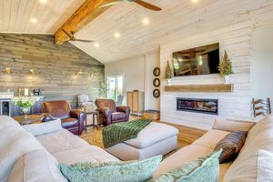 Alquiler Vacacional - Hope Retreat w/ Furnished Deck Near Parks!
