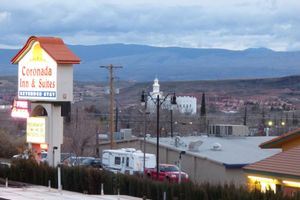 Alojamiento - Coronada Inn and Suites