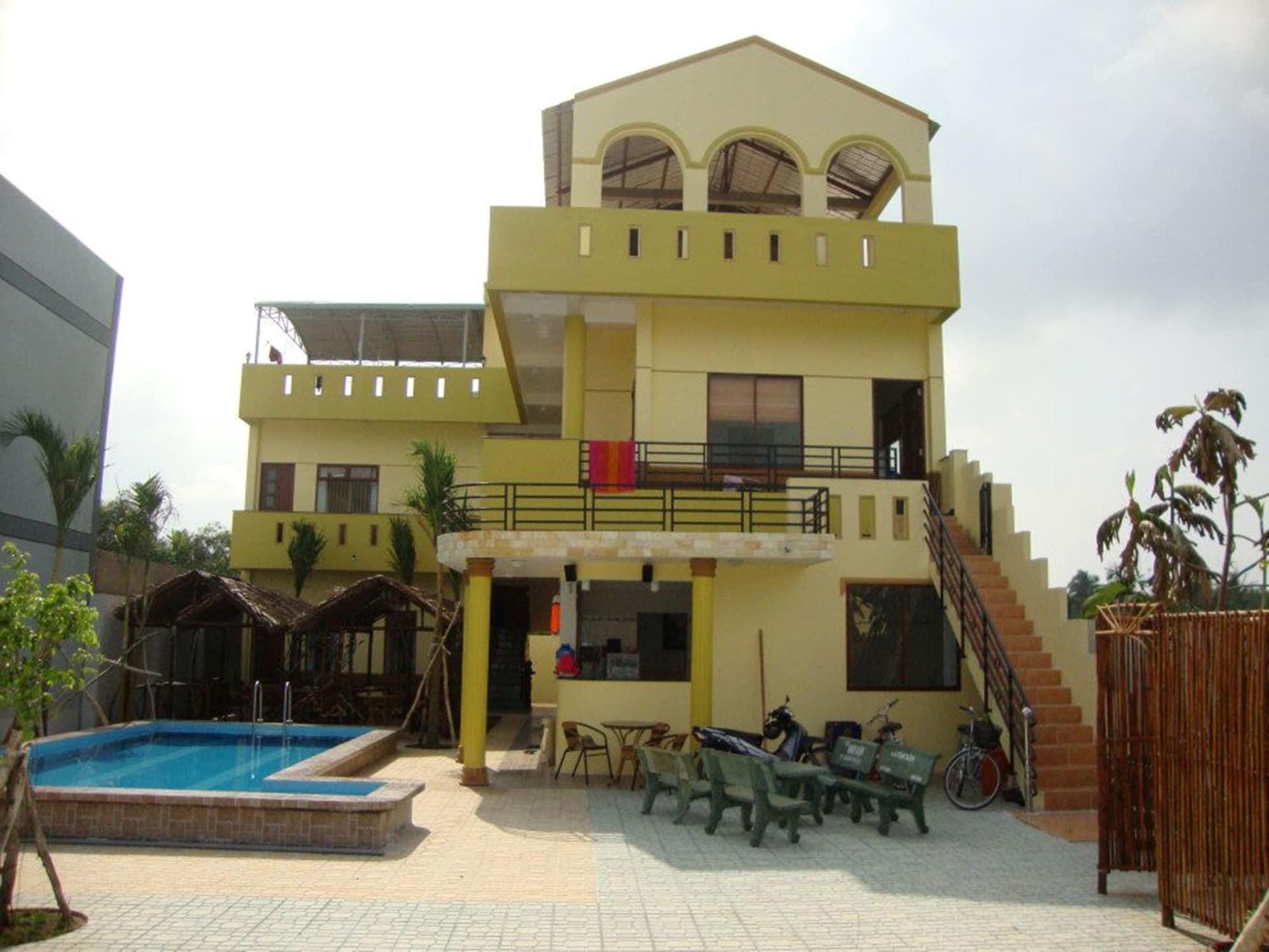 Varios Oasis Hotel