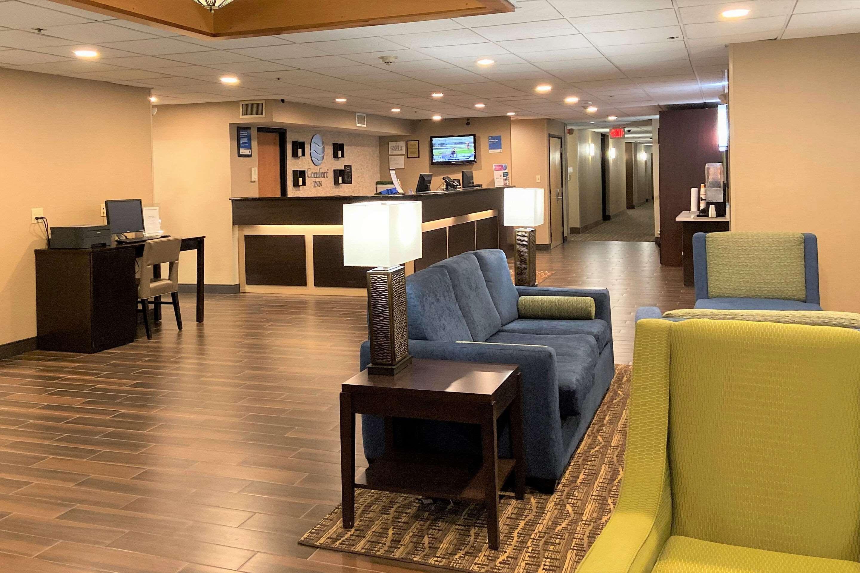 Vista Lobby Comfort Inn Herndon - Reston