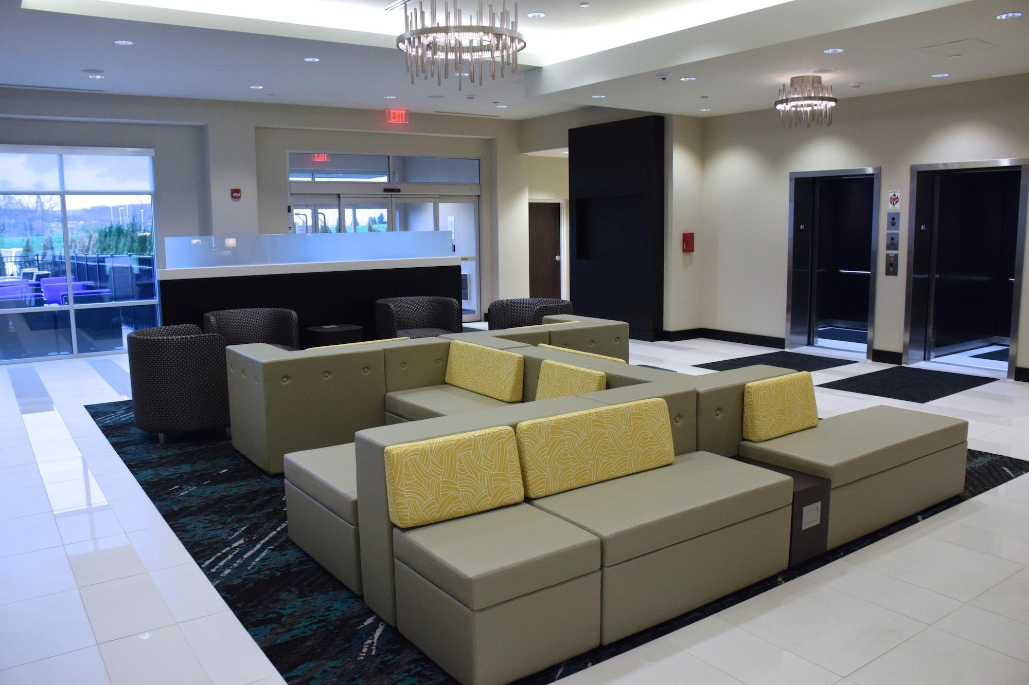 Vista Lobby Holiday Inn Cincinnati N - West Chester by IHG