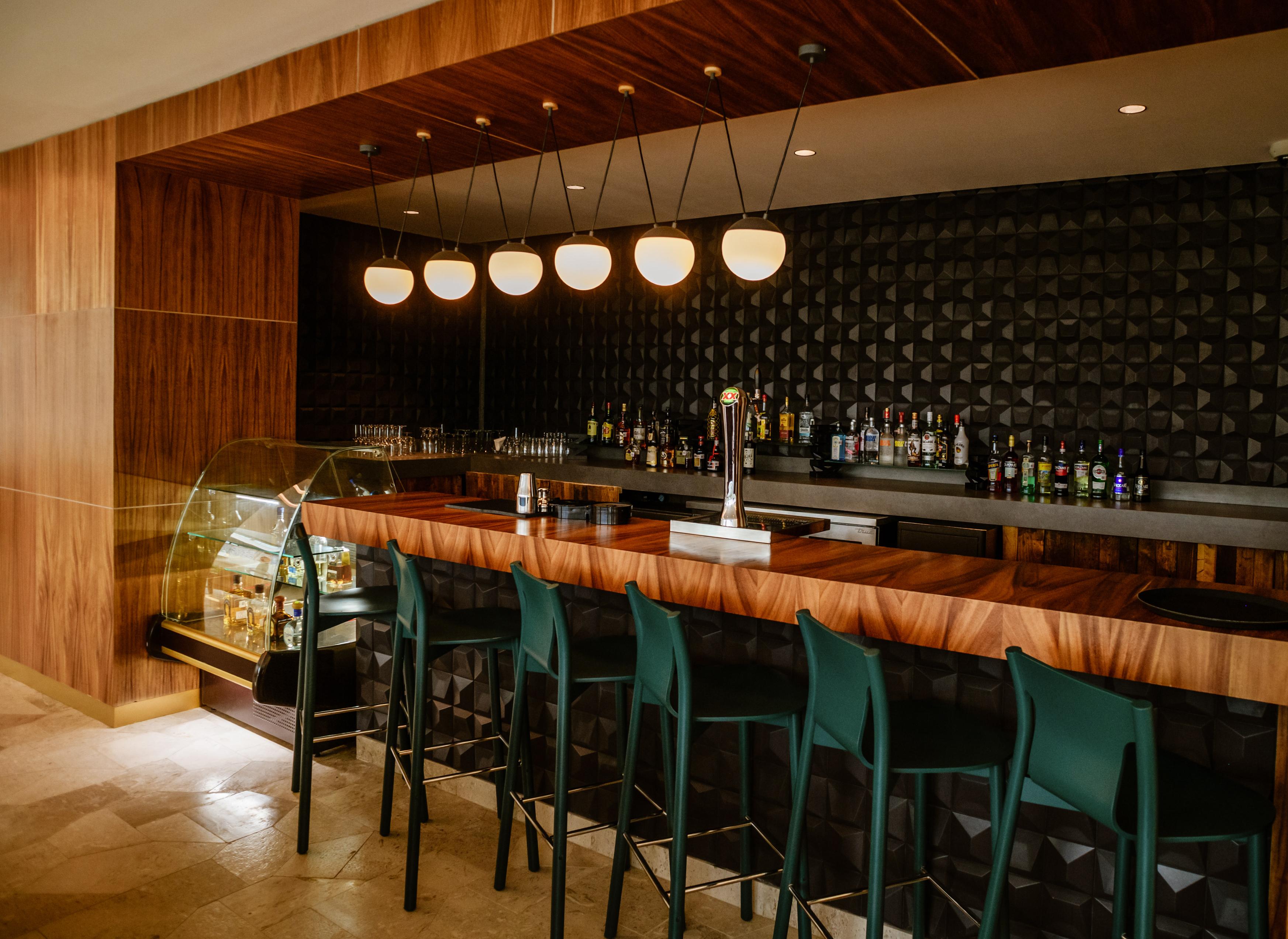 Bar/Salón Estudio Playa Mujeres