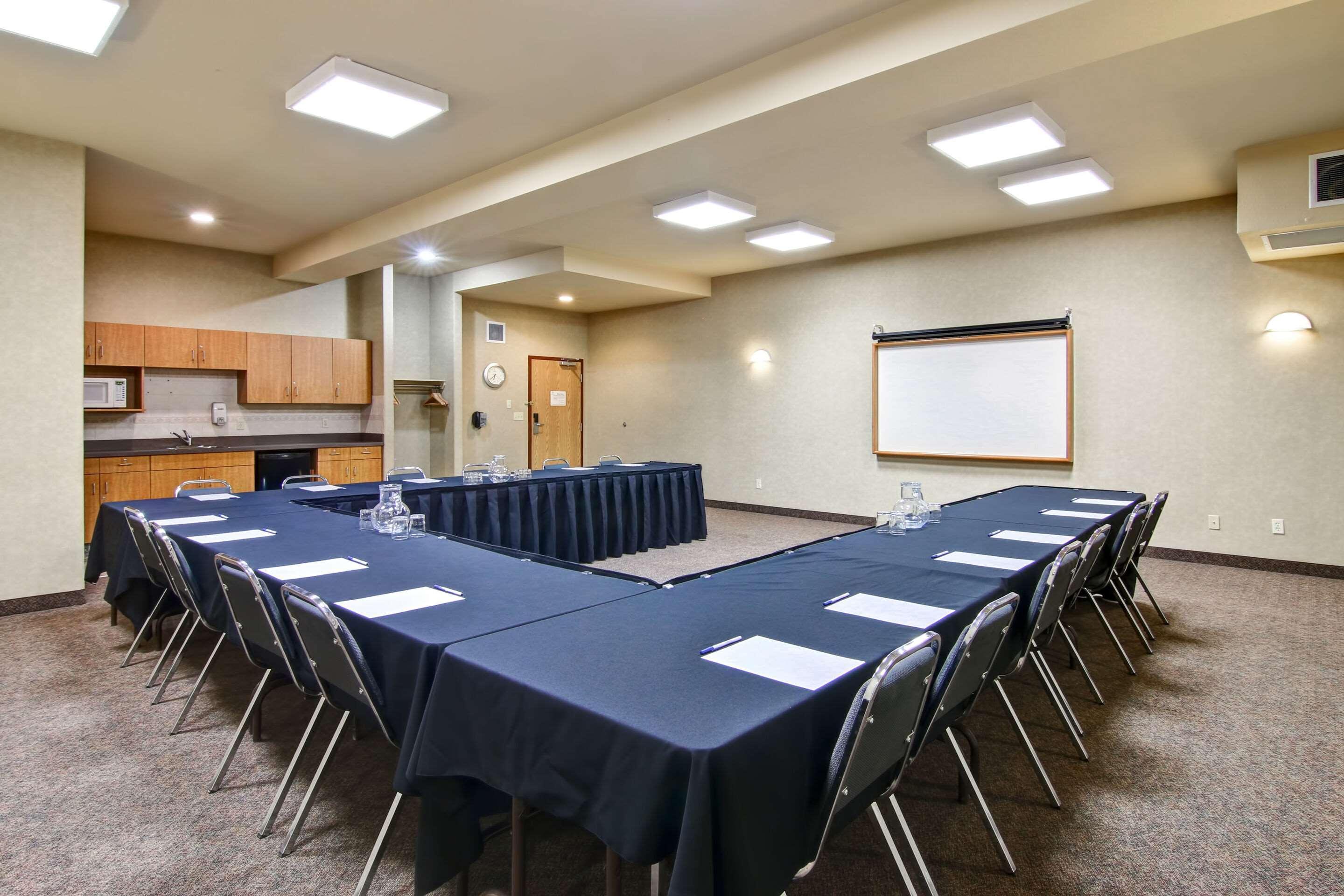 Centro de Negocios Rimbey Ridge Hotel & Suites